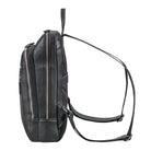 Tagesrucksack Leder schwarz aus der seitlichen Perspektive