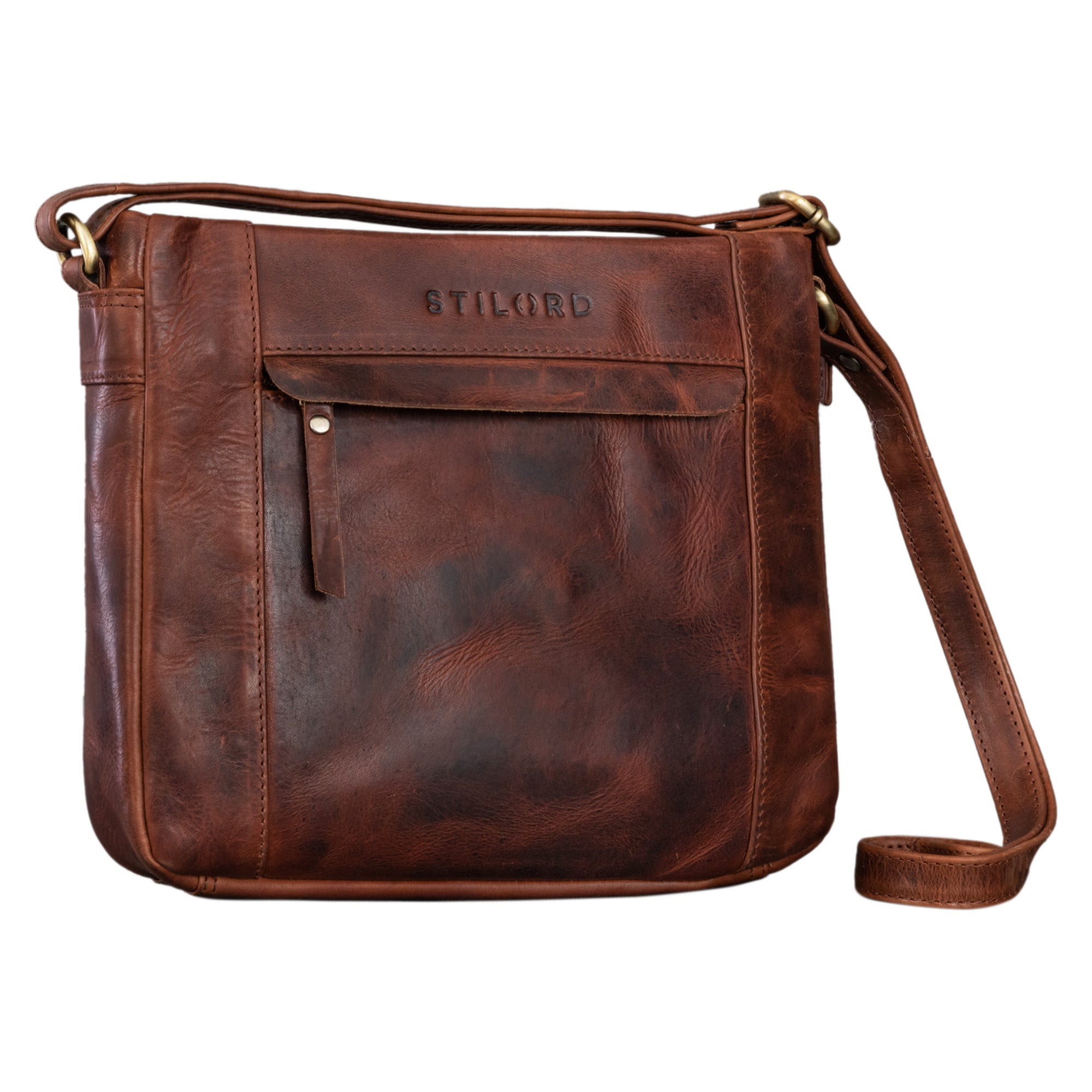 Schultertasche in cognac Leder mit vorderem Reißverschlussfach aus der schrägen Frontalperspektive