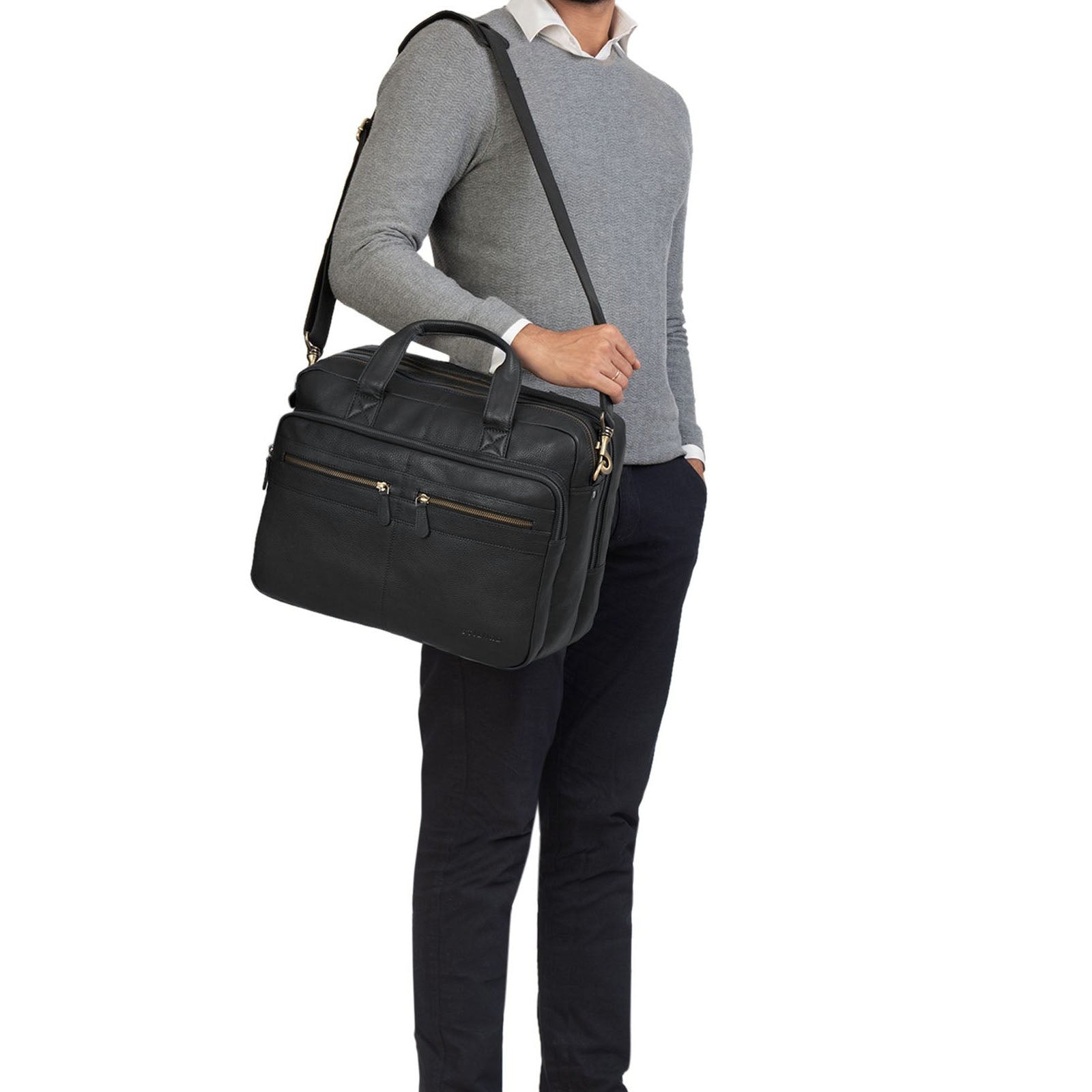 Schwarze Ledertasche zum Umhängen